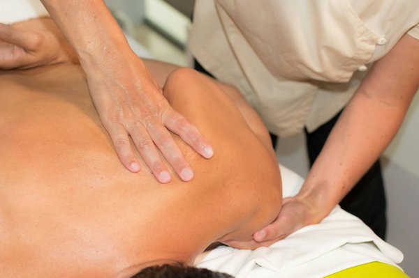 Quels styles de blouses en lin conviennent pour une journée décontractée au bureau?